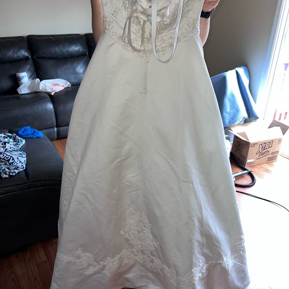 Brand new Wedding dress - Picture 4 of 6